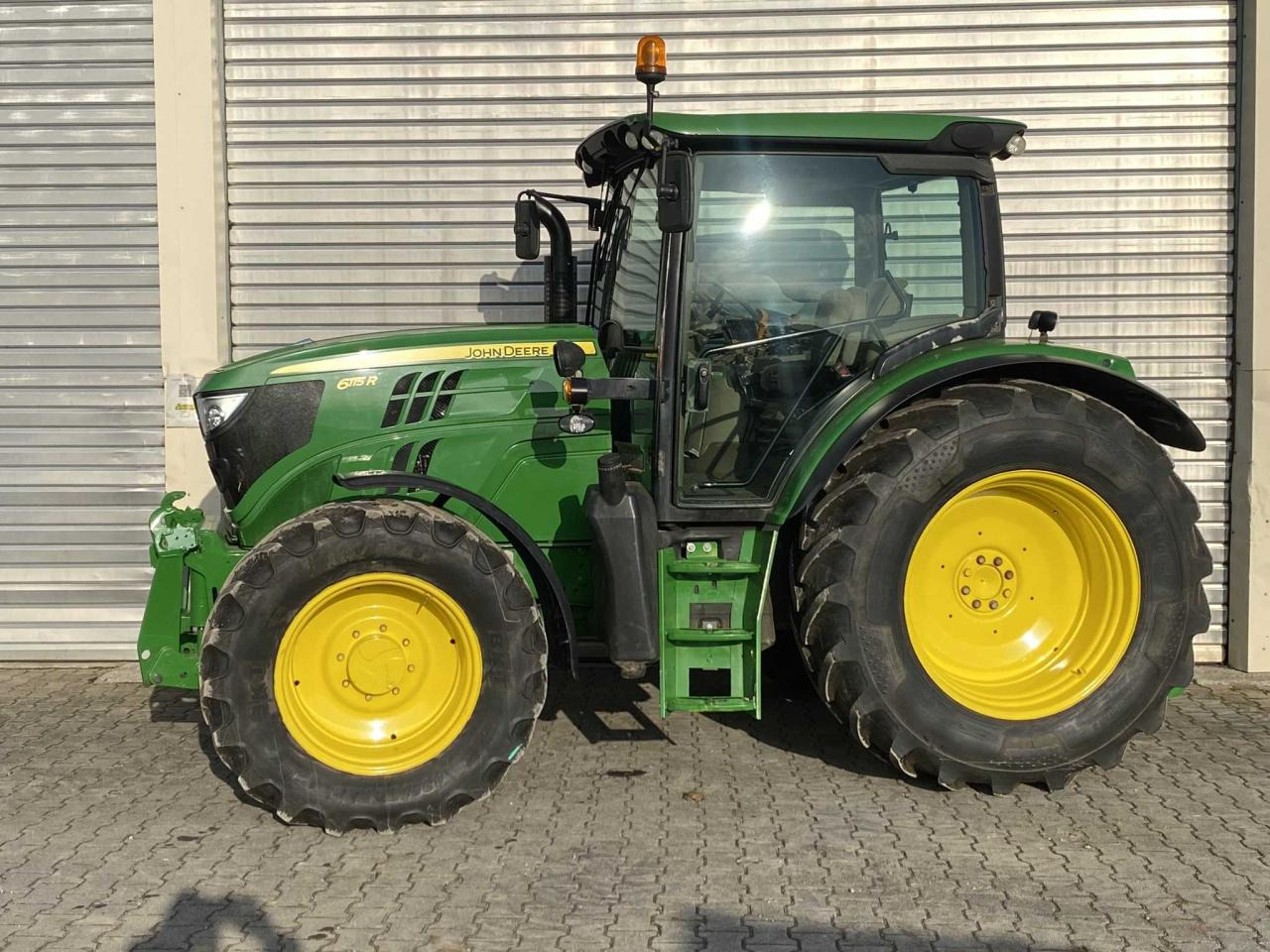 John Deere 6115R - Traktor: das Bild 2 John Deere 6115R - Traktor: das Bild 2