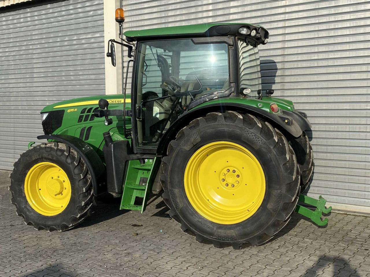 John Deere 6115R - Traktor: das Bild 4 John Deere 6115R - Traktor: das Bild 4
