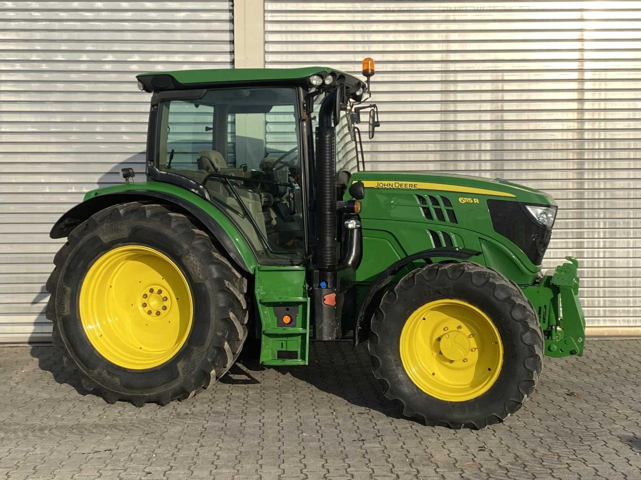 John Deere 6115R - Traktor: das Bild 1 John Deere 6115R - Traktor: das Bild 1
