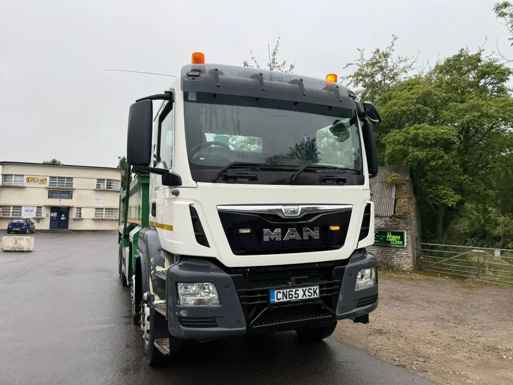 MAN TGS 35.400 8x4 Tipper - RHD (XSK) - Kipper: das Bild 2 MAN TGS 35.400 8x4 Tipper - RHD (XSK) - Kipper: das Bild 2