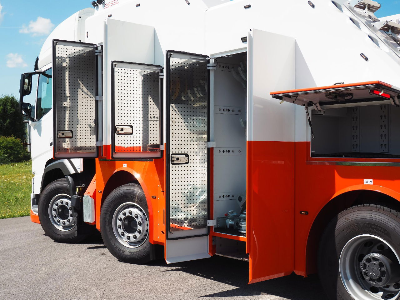 DAF XF 530 NEW T-REX DAF white - Abschleppwagen: das Bild 3 DAF XF 530 NEW T-REX DAF white - Abschleppwagen: das Bild 3