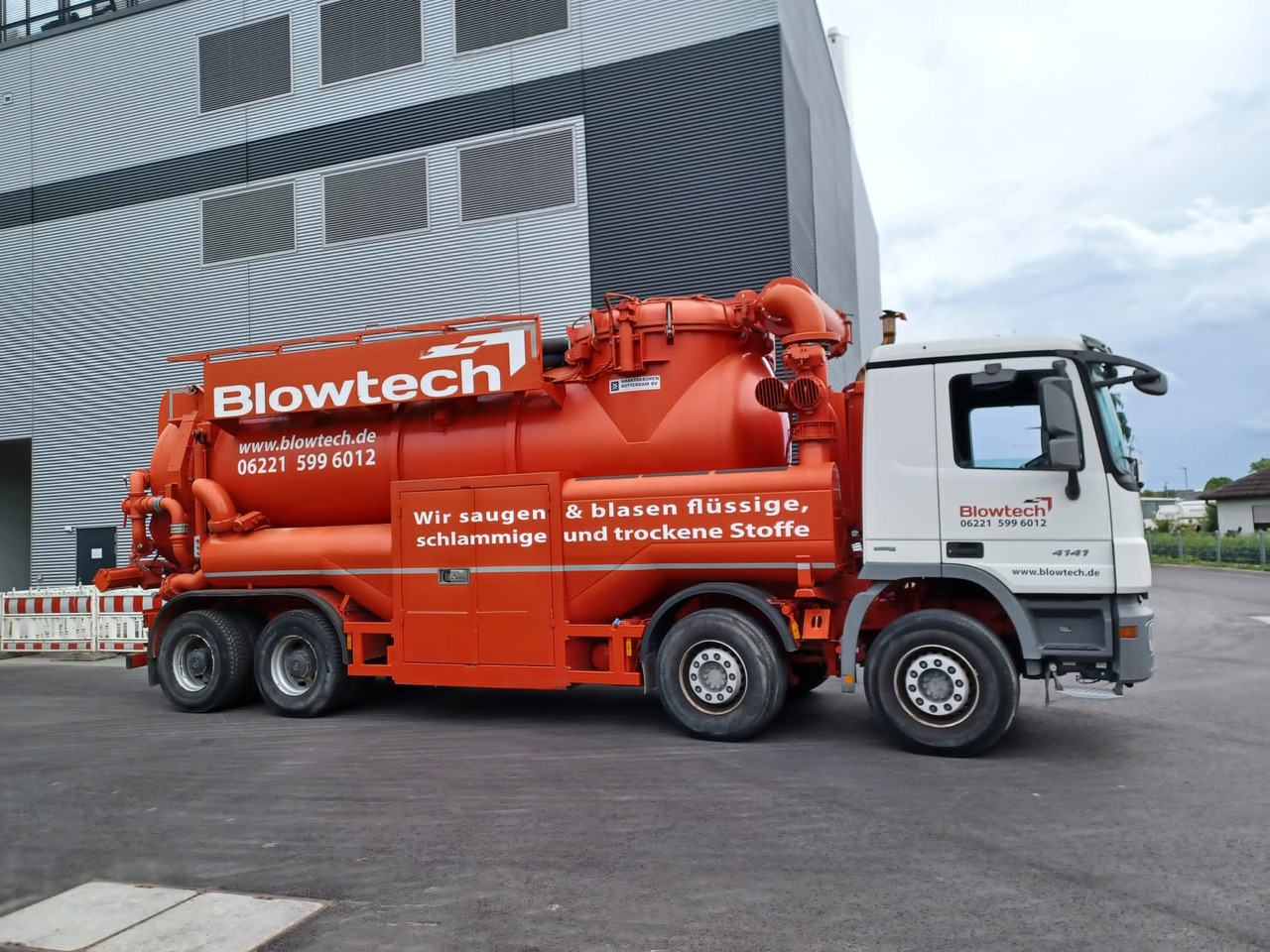 MERCEDES-BENZ Naaktgeboren Vacu-Press 8000 High-Lift V2A less km+hours! - Saug-/ Spülfahrzeug: das Bild 1 MERCEDES-BENZ Naaktgeboren Vacu-Press 8000 High-Lift V2A less km+hours! - Saug-/ Spülfahrzeug: das Bild 1