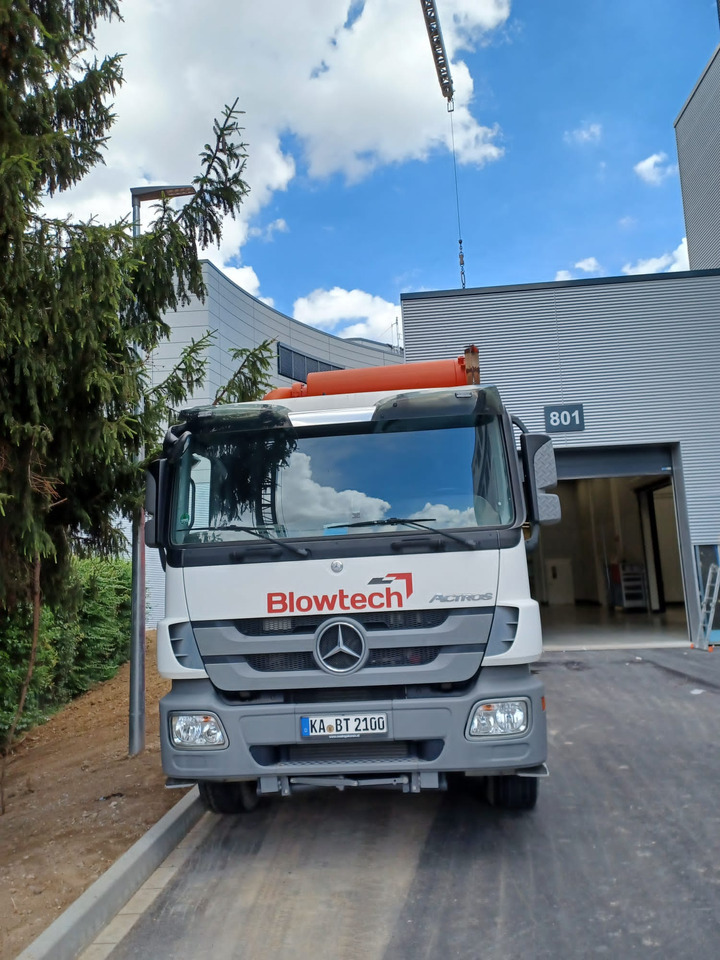 MERCEDES-BENZ Naaktgeboren Vacu-Press 8000 High-Lift V2A less km+hours! - Saug-/ Spülfahrzeug: das Bild 5 MERCEDES-BENZ Naaktgeboren Vacu-Press 8000 High-Lift V2A less km+hours! - Saug-/ Spülfahrzeug: das Bild 5