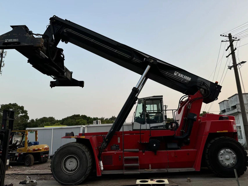 Kalmar DRU450 - Reach stacker: das Bild 2 Kalmar DRU450 - Reach stacker: das Bild 2