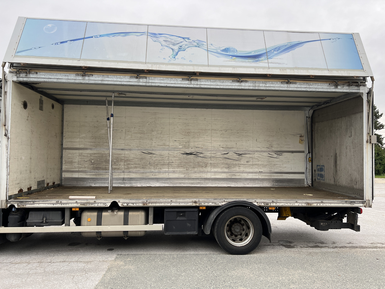 MERCEDES-BENZ ANTOS 18.30 L automatische Seitenladung | LBW | Klima | Tempomat - Getränkeaufbau LKW: das Bild 5 MERCEDES-BENZ ANTOS 18.30 L automatische Seitenladung | LBW | Klima | Tempomat - Getränkeaufbau LKW: das Bild 5