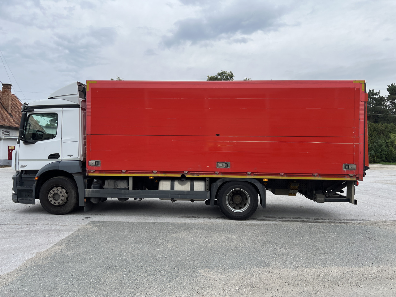 MERCEDES-BENZ ANTOS 1832 Getränkw. LBW | Klima | EURO 6 - Getränkeaufbau LKW: das Bild 3 MERCEDES-BENZ ANTOS 1832 Getränkw. LBW | Klima | EURO 6 - Getränkeaufbau LKW: das Bild 3