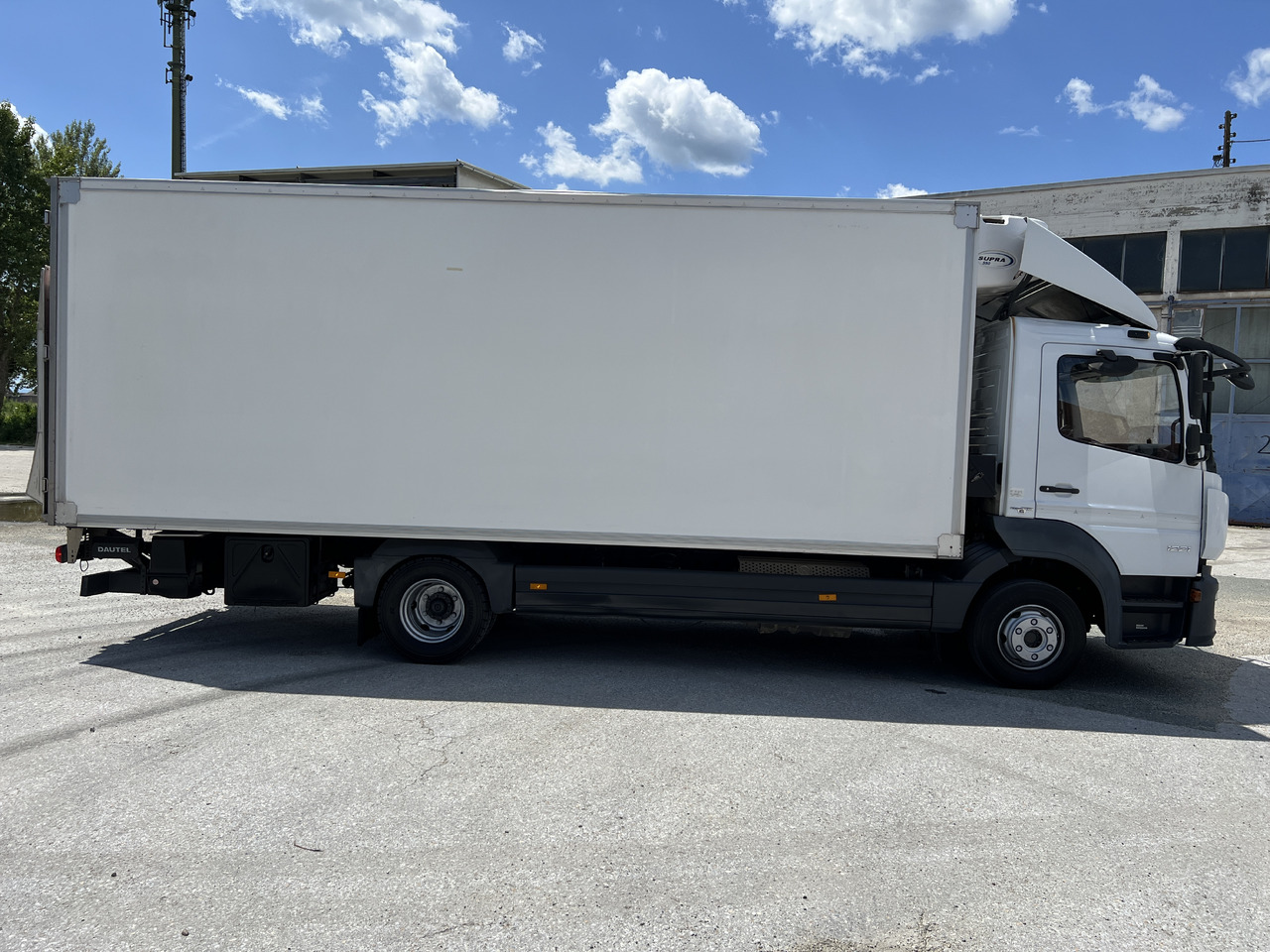 MERCEDES-BENZ Mercedes-Benz Atego 1221 Kühlkoffer mit LBW | EZ 2016 | | Klima | Tempomat | Diff. Hinterachse - Kühlkoffer LKW: das Bild 4 MERCEDES-BENZ Mercedes-Benz Atego 1221 Kühlkoffer mit LBW | EZ 2016 | | Klima | Tempomat | Diff. Hinterachse - Kühlkoffer LKW: das Bild 4