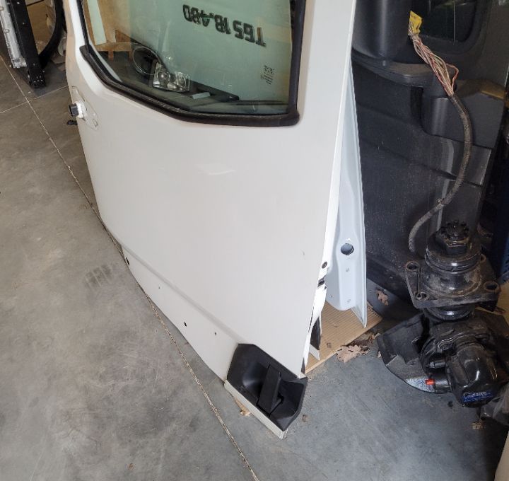 DRZWI LEWE RENAULT RANGE T GAMA - Tür und Teile für LKW: das Bild 2 DRZWI LEWE RENAULT RANGE T GAMA - Tür und Teile für LKW: das Bild 2
