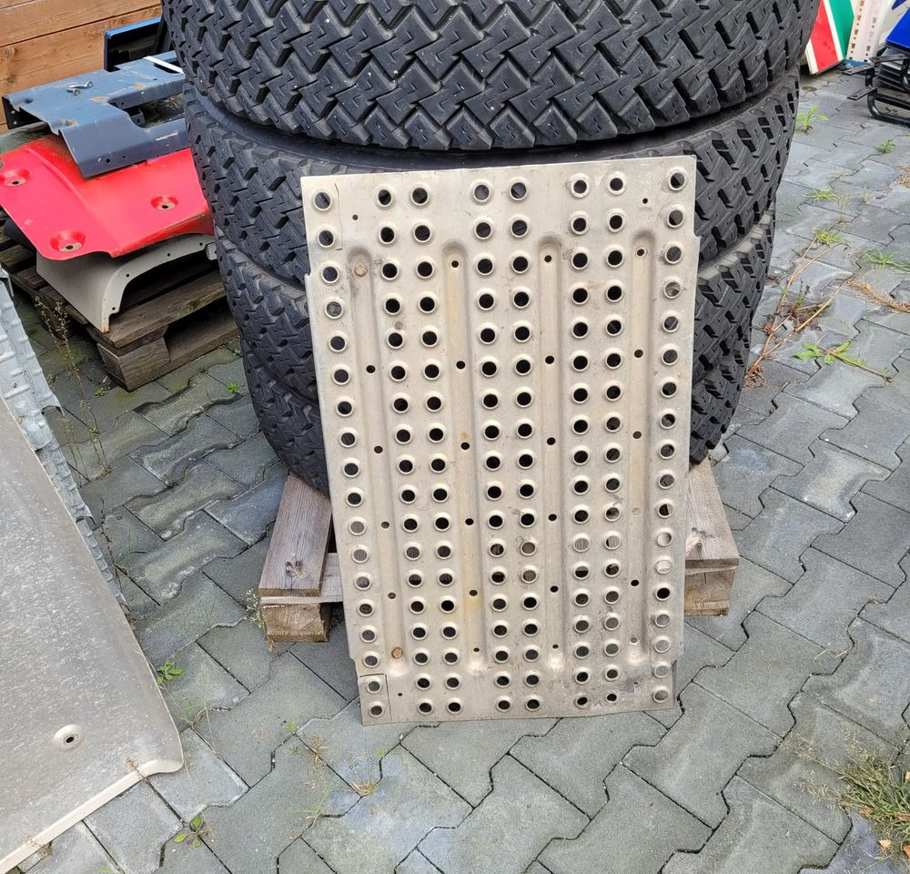 PODEST NA RAME VOLVO FH13 FH12 - Karosserie und Außen für LKW: das Bild 1 PODEST NA RAME VOLVO FH13 FH12 - Karosserie und Außen für LKW: das Bild 1