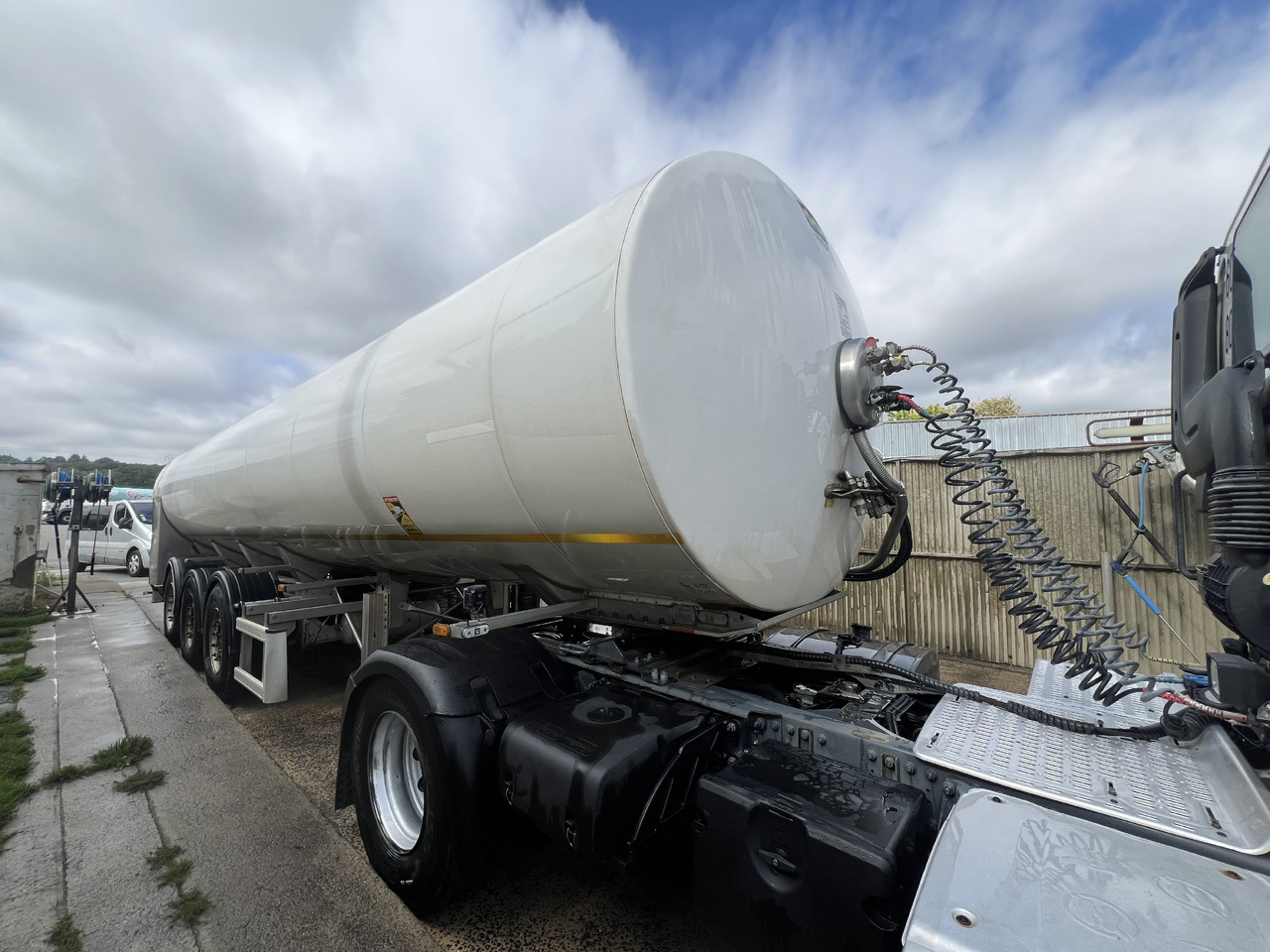 Maisonneue - Tankauflieger: das Bild 4 Maisonneue - Tankauflieger: das Bild 4