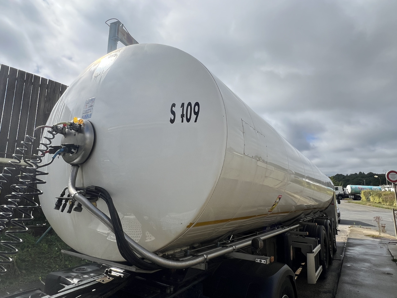 Maisonneue - Tankauflieger: das Bild 2 Maisonneue - Tankauflieger: das Bild 2