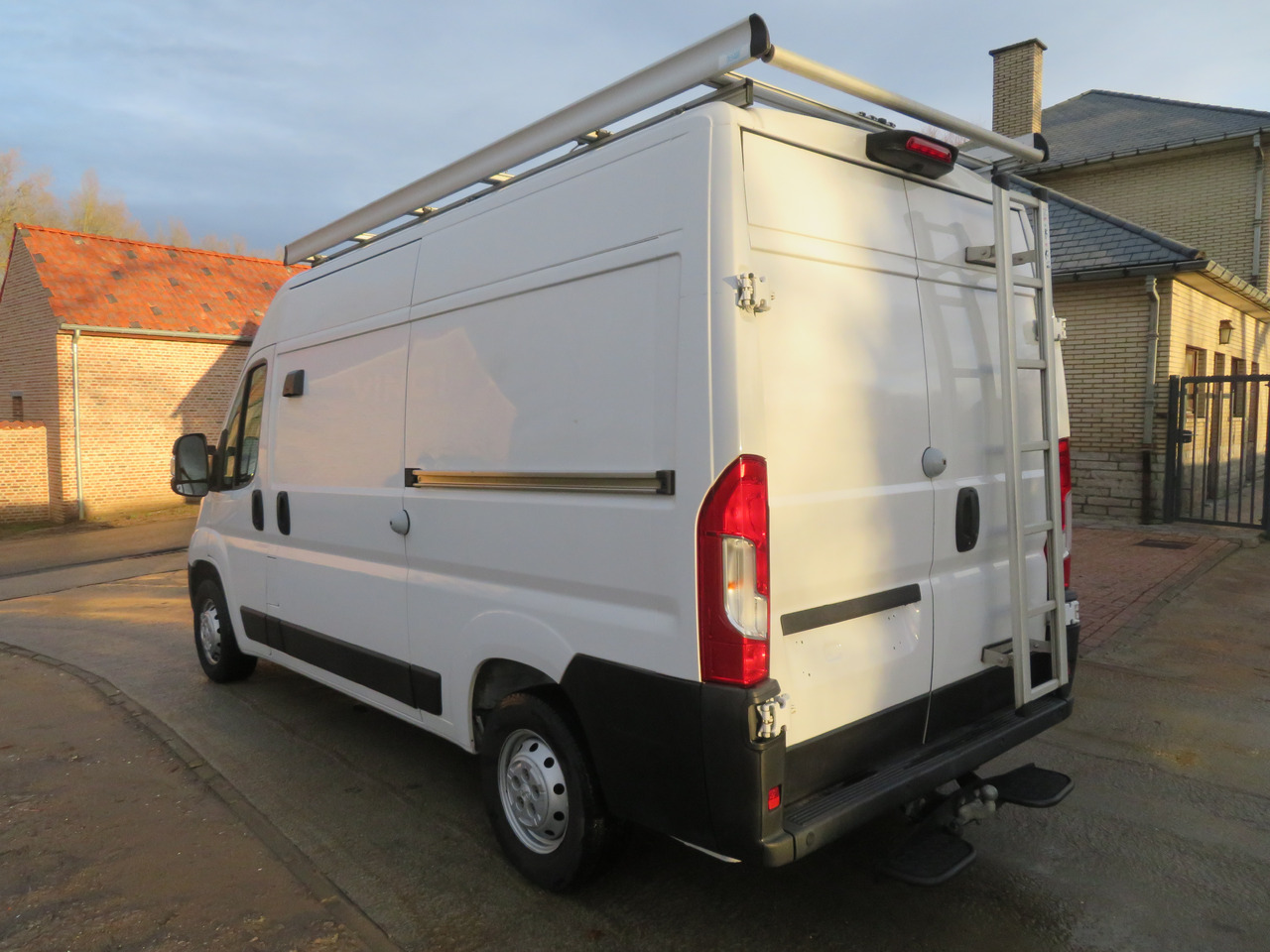 Peugeot Boxer 2.2 BlueHDI L2H2 dubbel schuifdeur - Kastenwagen: das Bild 5 Peugeot Boxer 2.2 BlueHDI L2H2 dubbel schuifdeur - Kastenwagen: das Bild 5