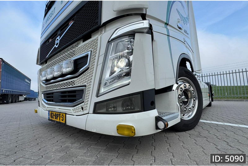 Volvo FH 460 Globetrotter XL, Euro 6, / Like new! / Special interior / Standklima / 2 Tanks - Sattelzugmaschine: das Bild 5 Volvo FH 460 Globetrotter XL, Euro 6, / Like new! / Special interior / Standklima / 2 Tanks - Sattelzugmaschine: das Bild 5