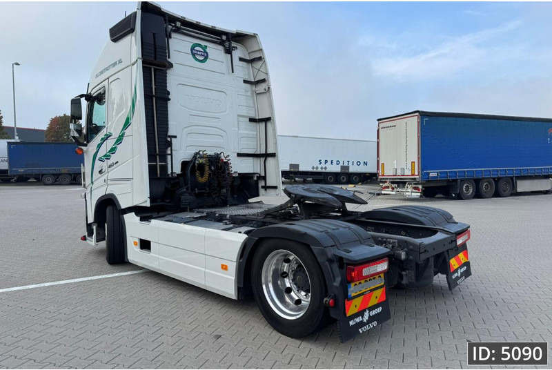 Volvo FH 460 Globetrotter XL, Euro 6, / Like new! / Special interior / Standklima / 2 Tanks - Sattelzugmaschine: das Bild 2 Volvo FH 460 Globetrotter XL, Euro 6, / Like new! / Special interior / Standklima / 2 Tanks - Sattelzugmaschine: das Bild 2