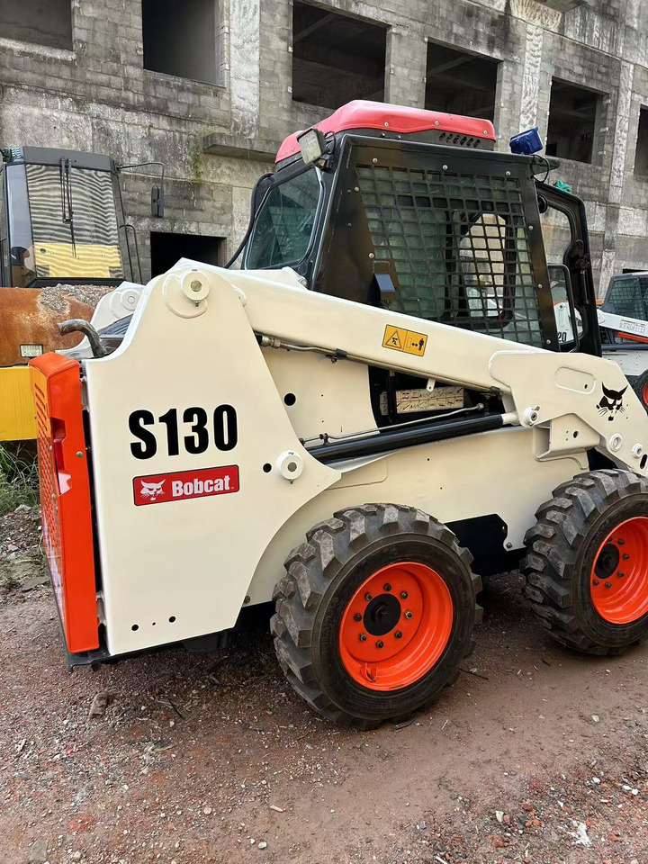 BOBCAT Skid Steer Loader S130 - Kompaktlader: das Bild 2 BOBCAT Skid Steer Loader S130 - Kompaktlader: das Bild 2