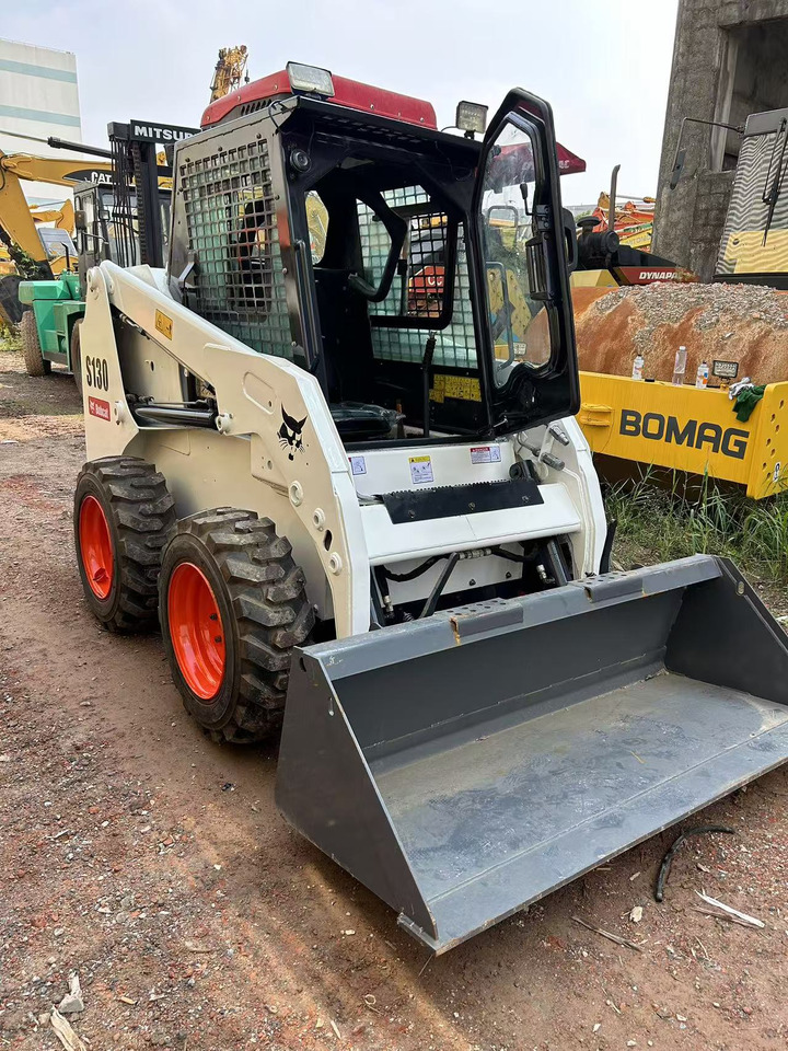 BOBCAT Skid Steer Loader S130 - Kompaktlader: das Bild 4 BOBCAT Skid Steer Loader S130 - Kompaktlader: das Bild 4