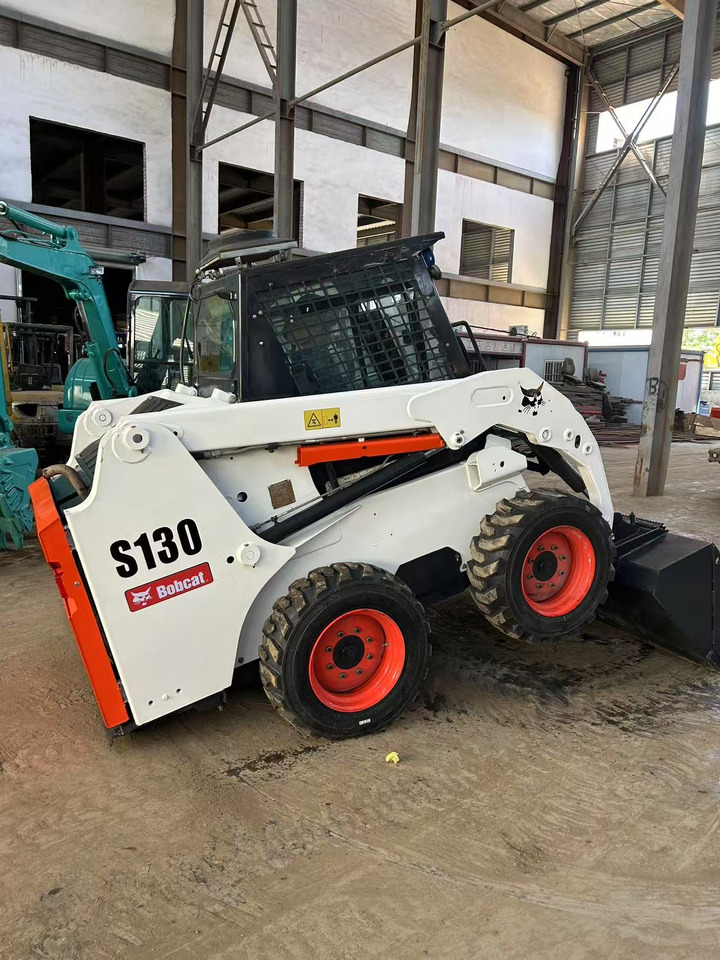 BOBCAT Skid Steer Loader S130 - Kompaktlader: das Bild 3 BOBCAT Skid Steer Loader S130 - Kompaktlader: das Bild 3