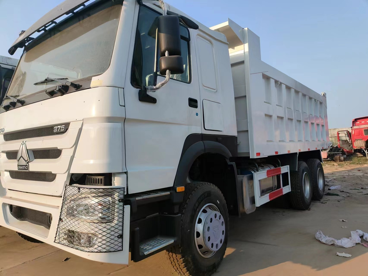 HOWO 375Dump Truck Right-Hand Drive - Kipper: das Bild 2 HOWO 375Dump Truck Right-Hand Drive - Kipper: das Bild 2