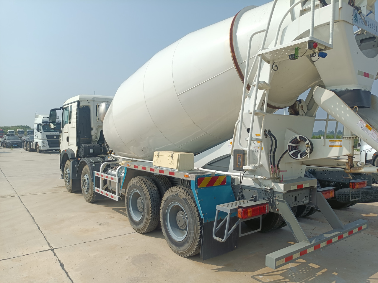 HOWO TX350 Cement Mixer Truck - Fahrmischer: das Bild 4 HOWO TX350 Cement Mixer Truck - Fahrmischer: das Bild 4