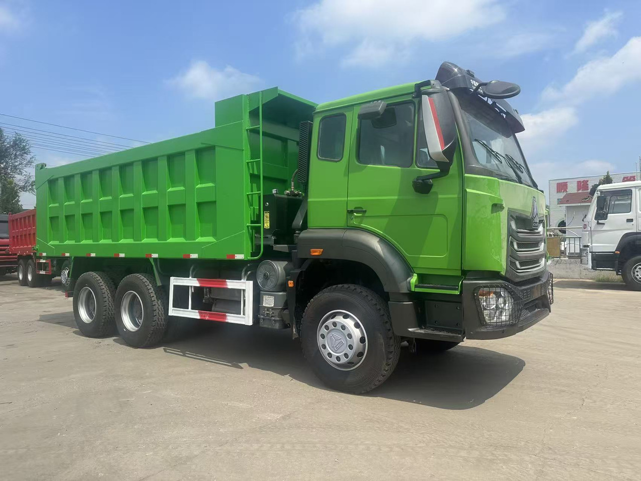SINOTRUK HOWO 6x4 Dump Truck Click for Discount - Kipper: das Bild 3 SINOTRUK HOWO 6x4 Dump Truck Click for Discount - Kipper: das Bild 3