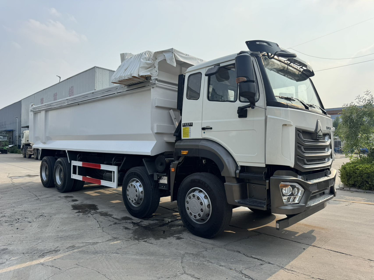 SINOTRUK HOWO Dump Truck 8x4 Click Here for Discount - Kipper: das Bild 2 SINOTRUK HOWO Dump Truck 8x4 Click Here for Discount - Kipper: das Bild 2