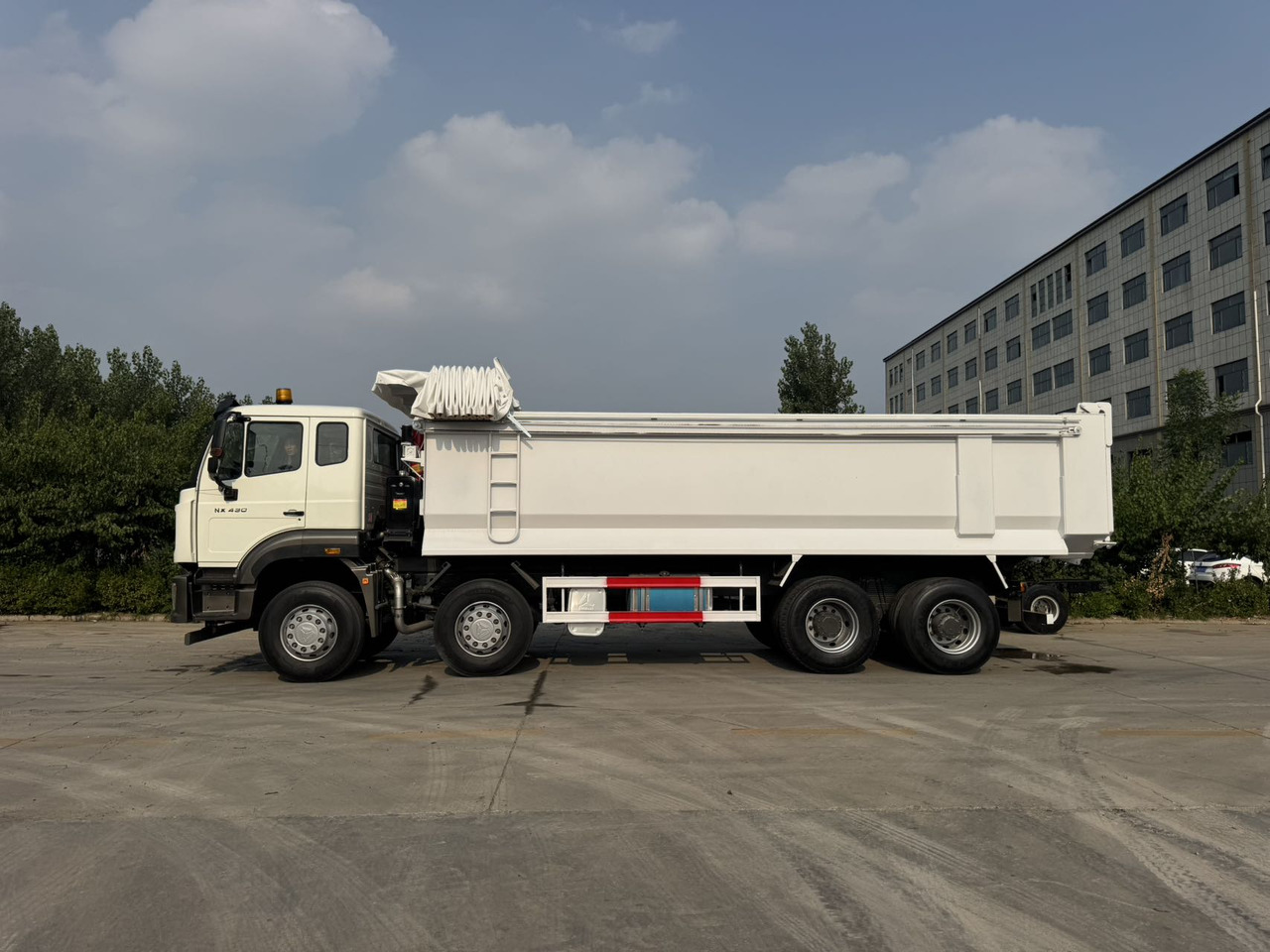 SINOTRUK HOWO Dump Truck 8x4 Click Here for Discount - Kipper: das Bild 3 SINOTRUK HOWO Dump Truck 8x4 Click Here for Discount - Kipper: das Bild 3
