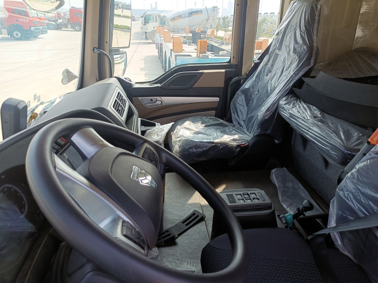 SINOTRUK HOWO TX 4x2 E-Tractor Unit Zero Emission Maximum Profit - Sattelzugmaschine: das Bild 2 SINOTRUK HOWO TX 4x2 E-Tractor Unit Zero Emission Maximum Profit - Sattelzugmaschine: das Bild 2