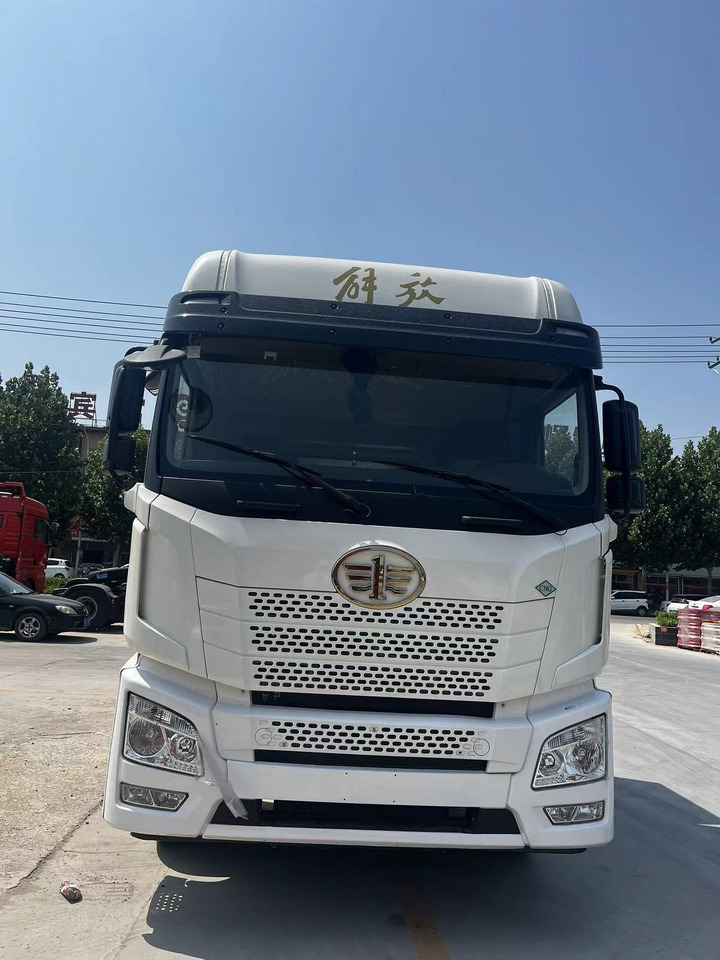 SINOTRUK Tractor Unit JH6 6X4 Manual Transmission New - Sattelzugmaschine: das Bild 3 SINOTRUK Tractor Unit JH6 6X4 Manual Transmission New - Sattelzugmaschine: das Bild 3