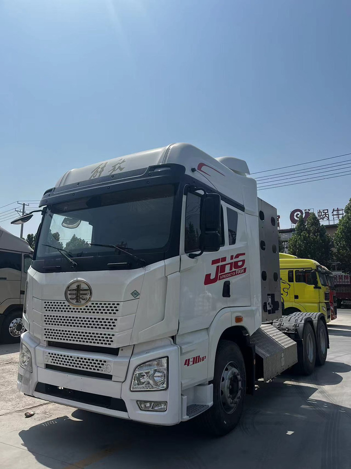 SINOTRUK Tractor Unit JH6 6X4 Manual Transmission New - Sattelzugmaschine: das Bild 2 SINOTRUK Tractor Unit JH6 6X4 Manual Transmission New - Sattelzugmaschine: das Bild 2