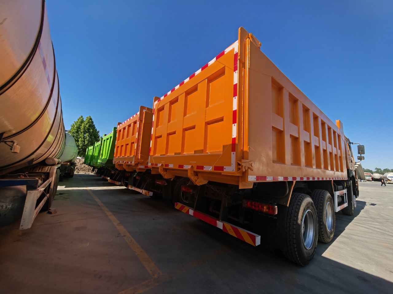 Sinotrack HOWO 6x4 Dump Truck Click for Discount - Kipper: das Bild 3 Sinotrack HOWO 6x4 Dump Truck Click for Discount - Kipper: das Bild 3