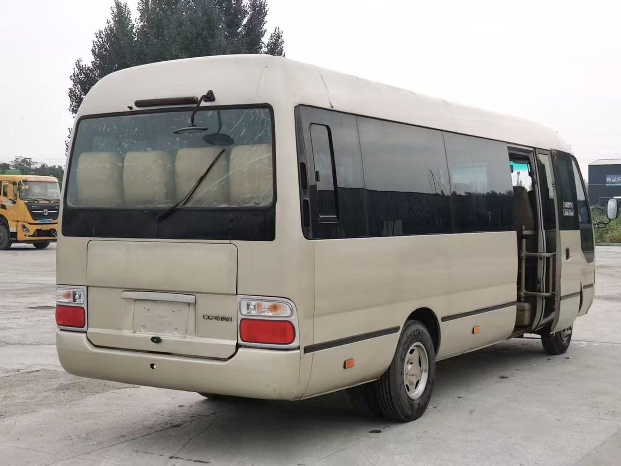TOYOTA Coaster Mini Bus Good Conditon Automatic Doors Negotiable - Kleinbus, Personentransporter: das Bild 3 TOYOTA Coaster Mini Bus Good Conditon Automatic Doors Negotiable - Kleinbus, Personentransporter: das Bild 3