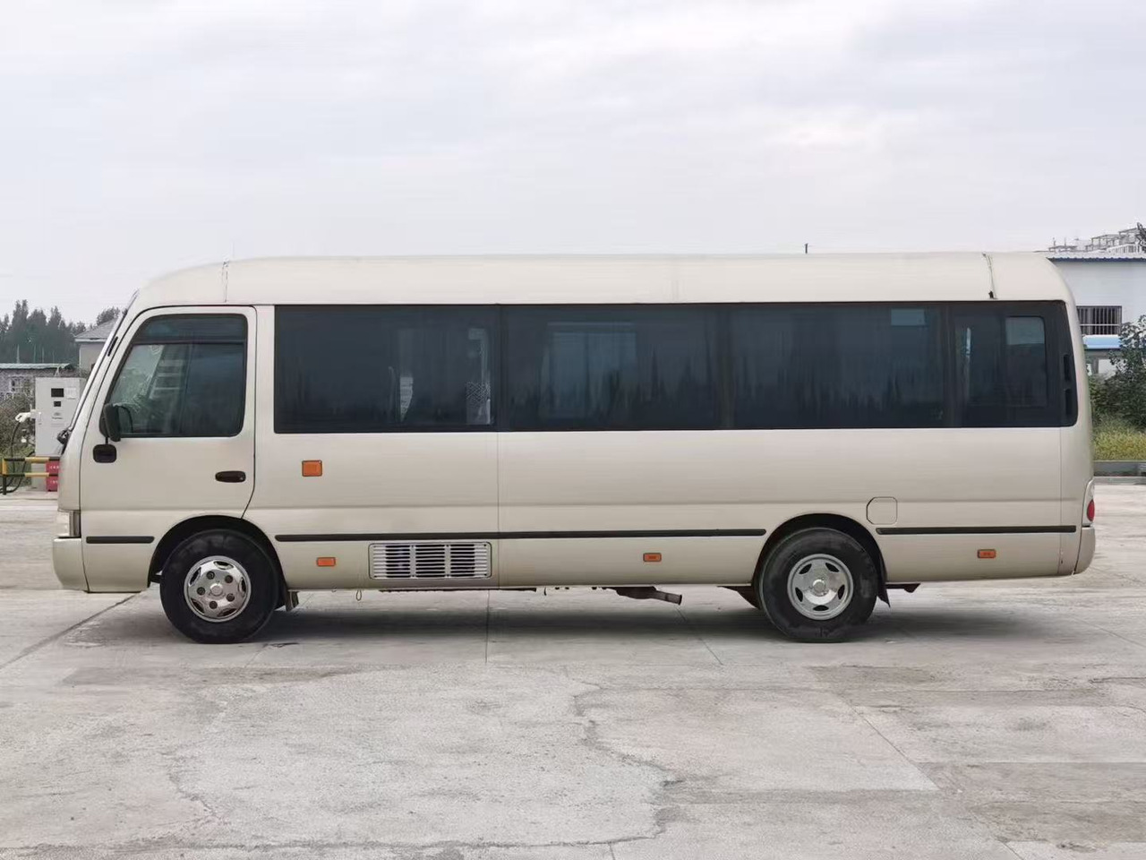 TOYOTA Coaster Mini Bus Good Conditon Automatic Doors Negotiable - Kleinbus, Personentransporter: das Bild 5 TOYOTA Coaster Mini Bus Good Conditon Automatic Doors Negotiable - Kleinbus, Personentransporter: das Bild 5