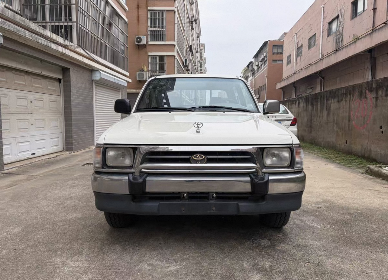 TOYOTA Toyota Hilux Truck Click for Discount - Kipper: das Bild 2 TOYOTA Toyota Hilux Truck Click for Discount - Kipper: das Bild 2