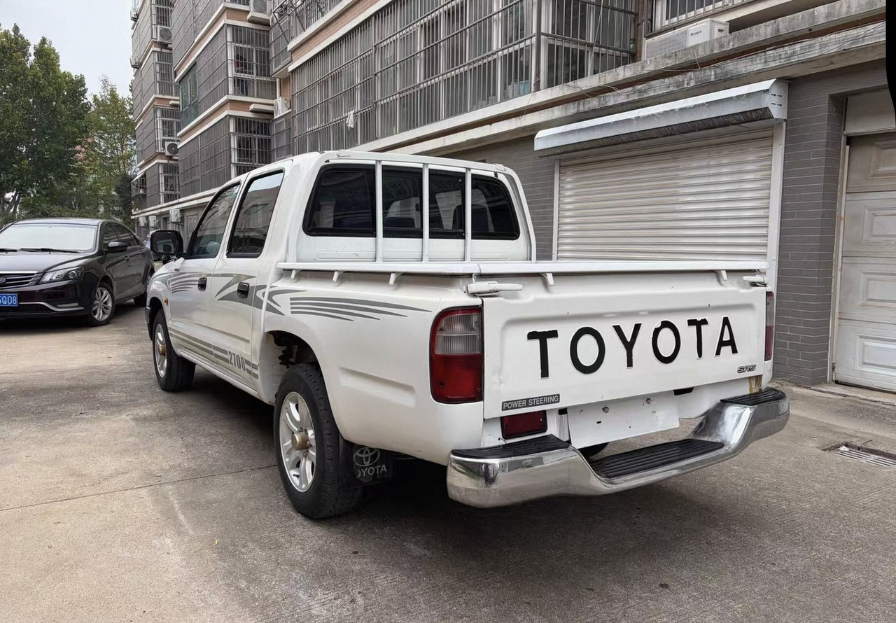 TOYOTA Toyota Hilux Truck Click for Discount - Kipper: das Bild 4 TOYOTA Toyota Hilux Truck Click for Discount - Kipper: das Bild 4