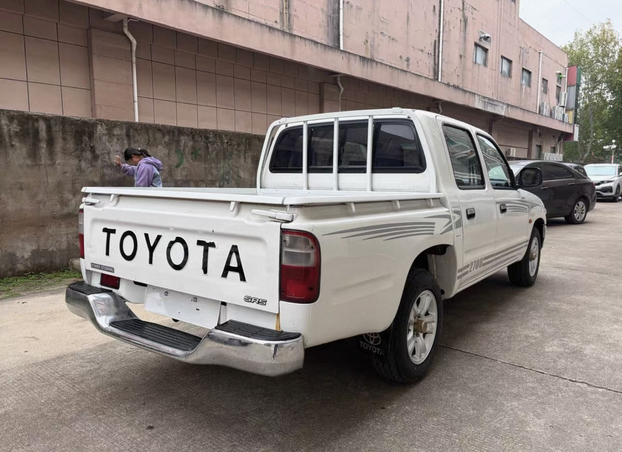 TOYOTA Toyota Hilux Truck Click for Discount - Kipper: das Bild 5 TOYOTA Toyota Hilux Truck Click for Discount - Kipper: das Bild 5