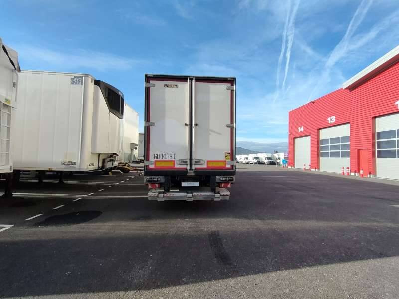 Semi-remorque 3 Essieux 38 TONNES HAYON CAISSE CHEREAU GROUPE CARRIER VECTOR 1550 - Kühlkoffer Auflieger: das Bild 3 Semi-remorque 3 Essieux 38 TONNES HAYON CAISSE CHEREAU GROUPE CARRIER VECTOR 1550 - Kühlkoffer Auflieger: das Bild 3