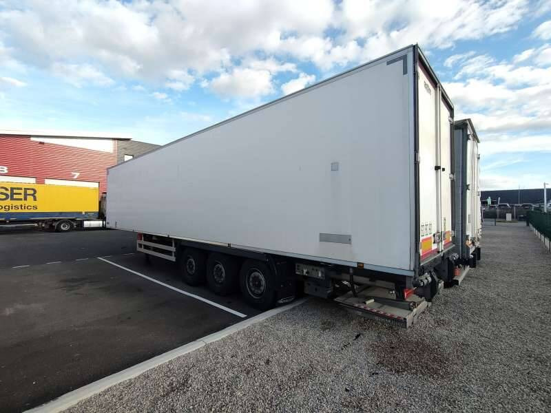 Semi-remorque 3 Essieux 38 TONNES HAYON CAISSE CHEREAU GROUPE CARRIER VECTOR HE 19 MT - Kühlkoffer Auflieger: das Bild 3 Semi-remorque 3 Essieux 38 TONNES HAYON CAISSE CHEREAU GROUPE CARRIER VECTOR HE 19 MT - Kühlkoffer Auflieger: das Bild 3