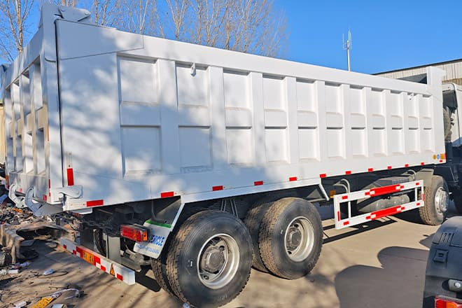SINOTRUK Sinotruk Howo 371 8x4 Dump Truck for Sale in Libya - Kipper: das Bild 3 SINOTRUK Sinotruk Howo 371 8x4 Dump Truck for Sale in Libya - Kipper: das Bild 3
