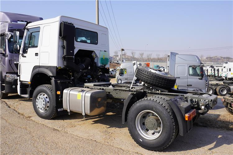 SINOTRUK Howo 430 Truck Head for Sale In Zambia - Sattelzugmaschine: das Bild 2 SINOTRUK Howo 430 Truck Head for Sale In Zambia - Sattelzugmaschine: das Bild 2