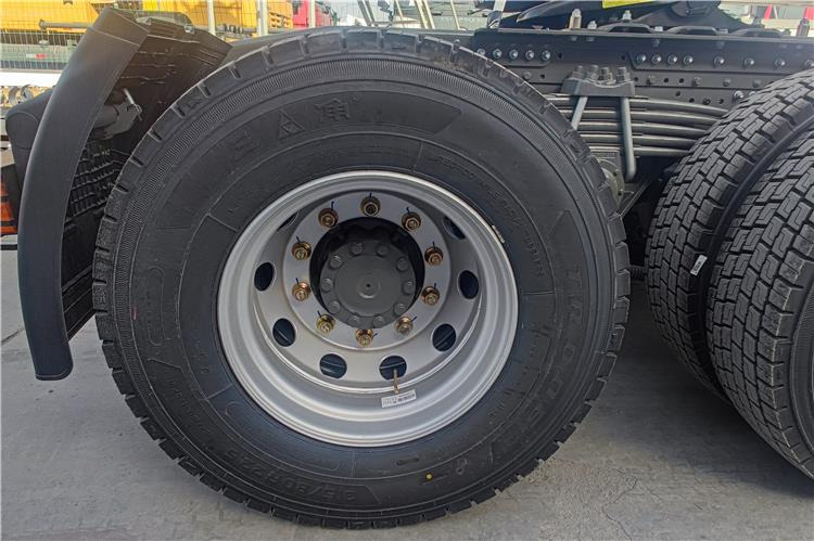 SINOTRUK Howo 6x4 Truck Price 380 HP Tractor Head for Sale In Zambia - Sattelzugmaschine: das Bild 3 SINOTRUK Howo 6x4 Truck Price 380 HP Tractor Head for Sale In Zambia - Sattelzugmaschine: das Bild 3