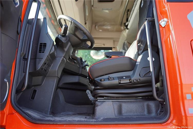 SINOTRUK Used Sitrak G7S Truck Tractor for Sale In Nigeria - Sattelzugmaschine: das Bild 4 SINOTRUK Used Sitrak G7S Truck Tractor for Sale In Nigeria - Sattelzugmaschine: das Bild 4