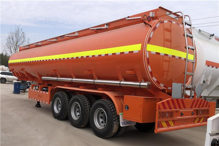 TITAN 45000 Liters Fuel Oil Diesel Tanker Trailer for Sale In Saudi Arabia - Tankauflieger: das Bild 4 TITAN 45000 Liters Fuel Oil Diesel Tanker Trailer for Sale In Saudi Arabia - Tankauflieger: das Bild 4