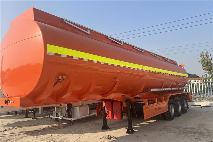 TITAN 45000 Liters Fuel Oil Diesel Tanker Trailer for Sale In Saudi Arabia - Tankauflieger: das Bild 3 TITAN 45000 Liters Fuel Oil Diesel Tanker Trailer for Sale In Saudi Arabia - Tankauflieger: das Bild 3