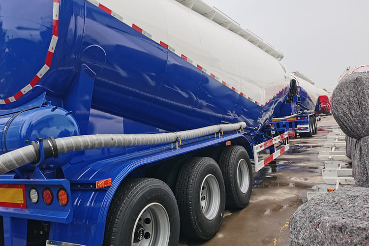 TITAN Cement Bulker Trailer for Sale in Jamaica - Siloauflieger: das Bild 3 TITAN Cement Bulker Trailer for Sale in Jamaica - Siloauflieger: das Bild 3