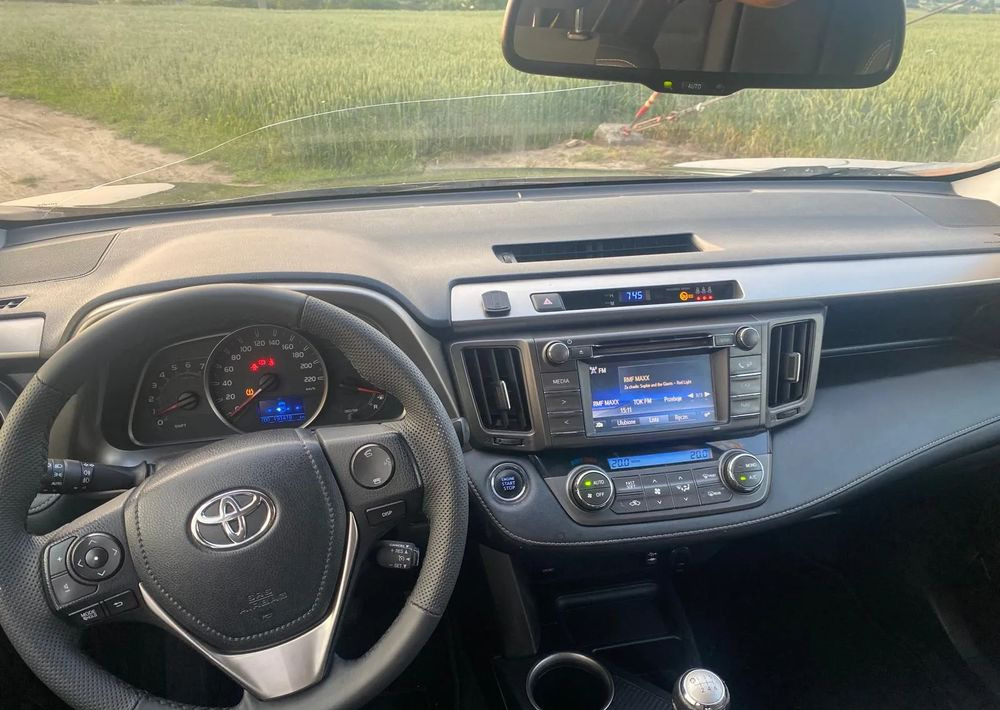 Toyota RAV4 2.0 D-4D 4x4 - SUV/ Geländewagen: das Bild 3 Toyota RAV4 2.0 D-4D 4x4 - SUV/ Geländewagen: das Bild 3