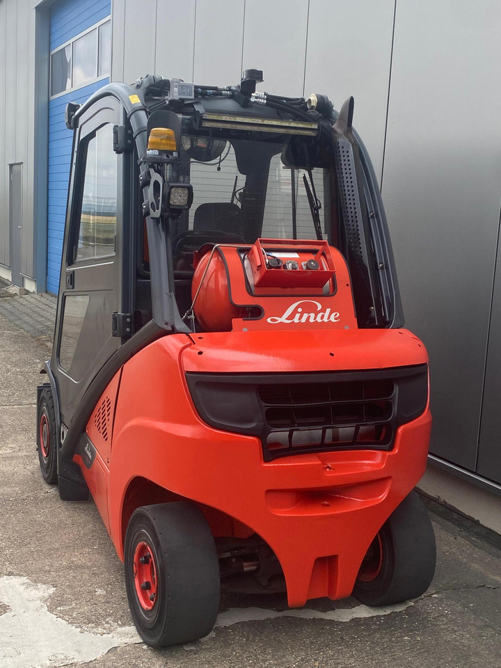 Linde Linde H 25 T - 6-372 h - Seitenschieber - - Treibgasstapler: das Bild 3 Linde Linde H 25 T - 6-372 h - Seitenschieber - - Treibgasstapler: das Bild 3