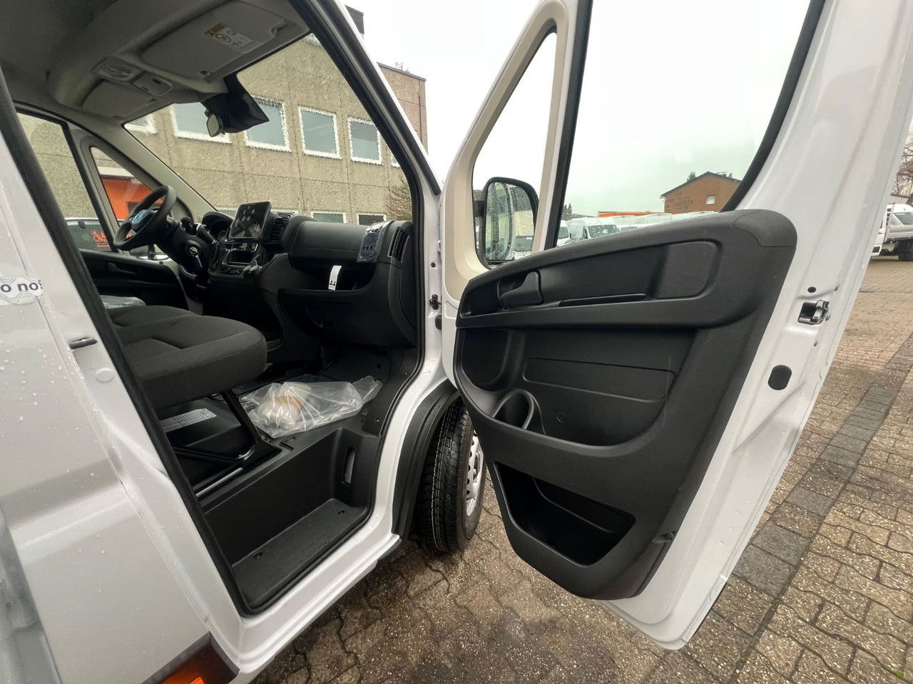 Minisattelzug, Transporter mit Doppelkabine neu kaufen Opel Movano Fahrgestell DoKa PS 180 35 L4 Heavy DSK: das Bild 25 Minisattelzug, Transporter mit Doppelkabine neu kaufen Opel Movano Fahrgestell DoKa PS 180 35 L4 Heavy DSK: das Bild 25