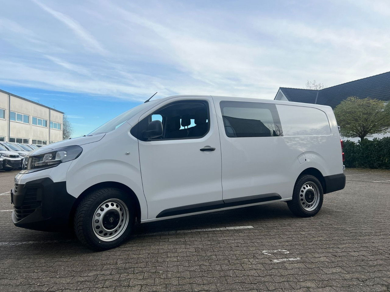 Opel Vivaro Flex L3 6 Sitze Allwetter AHK Rückfahrka - Kleintransporter: das Bild 3 Opel Vivaro Flex L3 6 Sitze Allwetter AHK Rückfahrka - Kleintransporter: das Bild 3