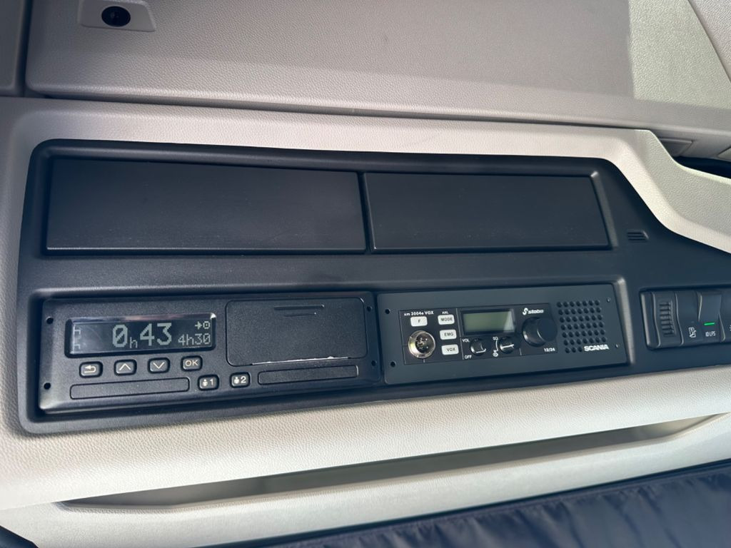 Sattelzugmaschine Scania 500R Vollluft Alu Leder LED Hyd. Scania 500R Vollluft Alu Leder LED Hyd.: das Bild 11 Sattelzugmaschine Scania 500R Vollluft Alu Leder LED Hyd. Scania 500R Vollluft Alu Leder LED Hyd.: das Bild 11