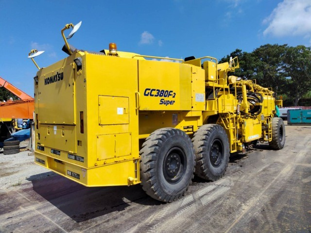 KOMATSU GC380F-2 - Kaltfräse: das Bild 3 KOMATSU GC380F-2 - Kaltfräse: das Bild 3